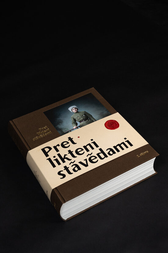 "Pret likteni stāvēdami"', 1. un 2. sējums, īpašais komplekts